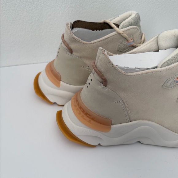Sorel Kinetic RNEGD Caribou Sneakers Boot SIZE 11 M  Beige Grey Waterproof - Picture 4 of 9